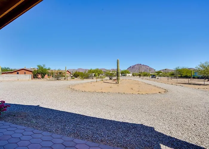 Holiday home 11 Mi To Saguaro Nat'l Park! Family W/ Deck Tucson