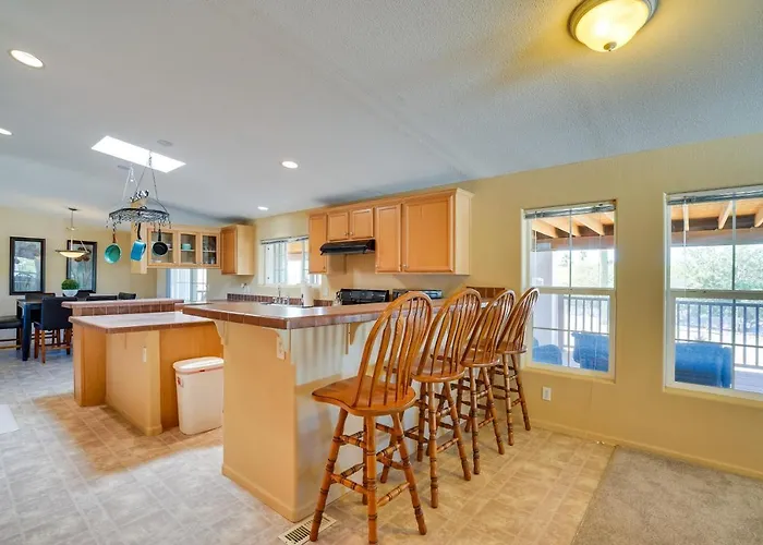 Holiday home 11 Mi To Saguaro Nat'l Park! Family W/ Deck *