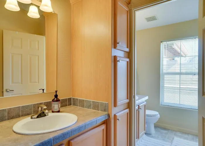 11 Mi To Saguaro Nat'l Park! Family W/ Deck Holiday home Tucson