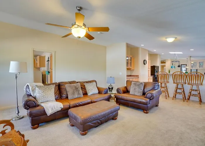 11 Mi To Saguaro Nat'l Park! Family W/ Deck Holiday home Tucson